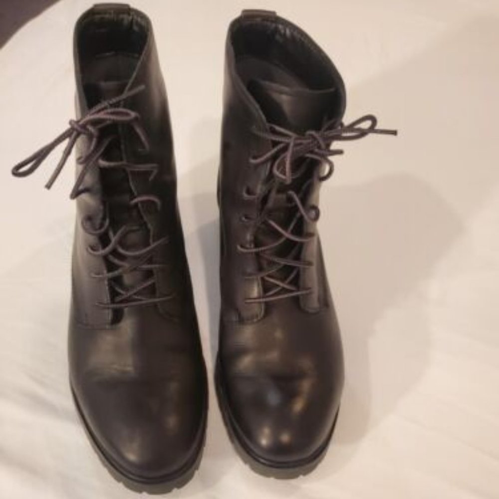 Timberland leather booties - size 9